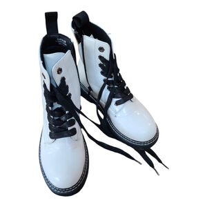 Dunes Cannon White Lace-Up Booties Size 6.5M